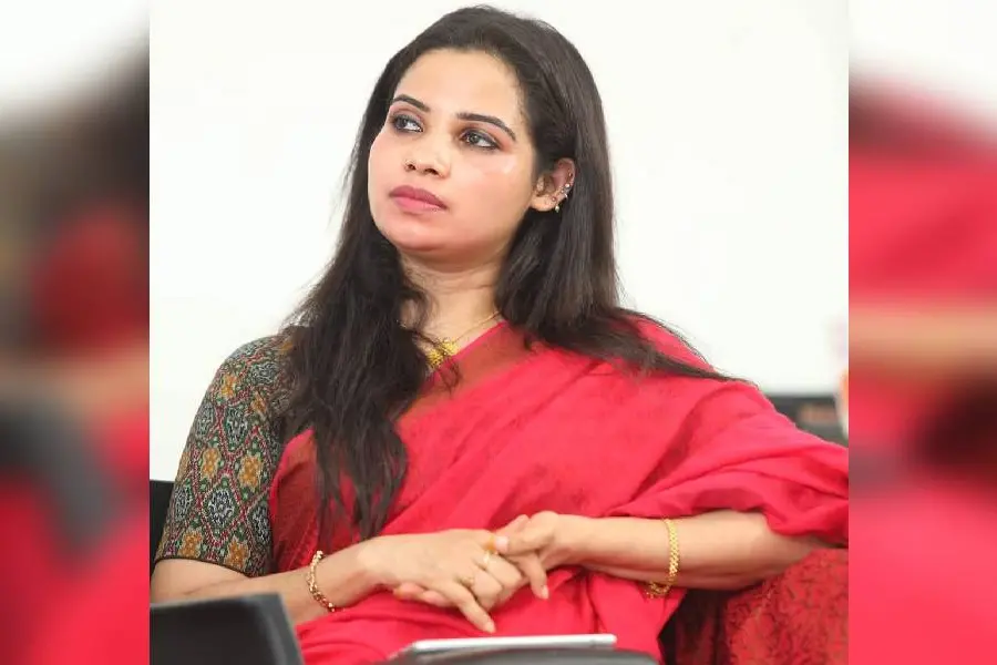 പാസ്പോർട്ടിൽ ഷഹനാസ്, ലൈസൻസിൽ പ്രിയ; വിദേശയാത്ര കള്ളപ്പണ ഇടപാടിനോ? MA ഷഹനാസിനെതിരെ ഡിജിപിക്ക് പരാതി