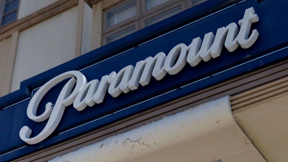 Paramount ups bid for Warner Bros. Discovery with 25-cent ticking fee amid Netflix battle