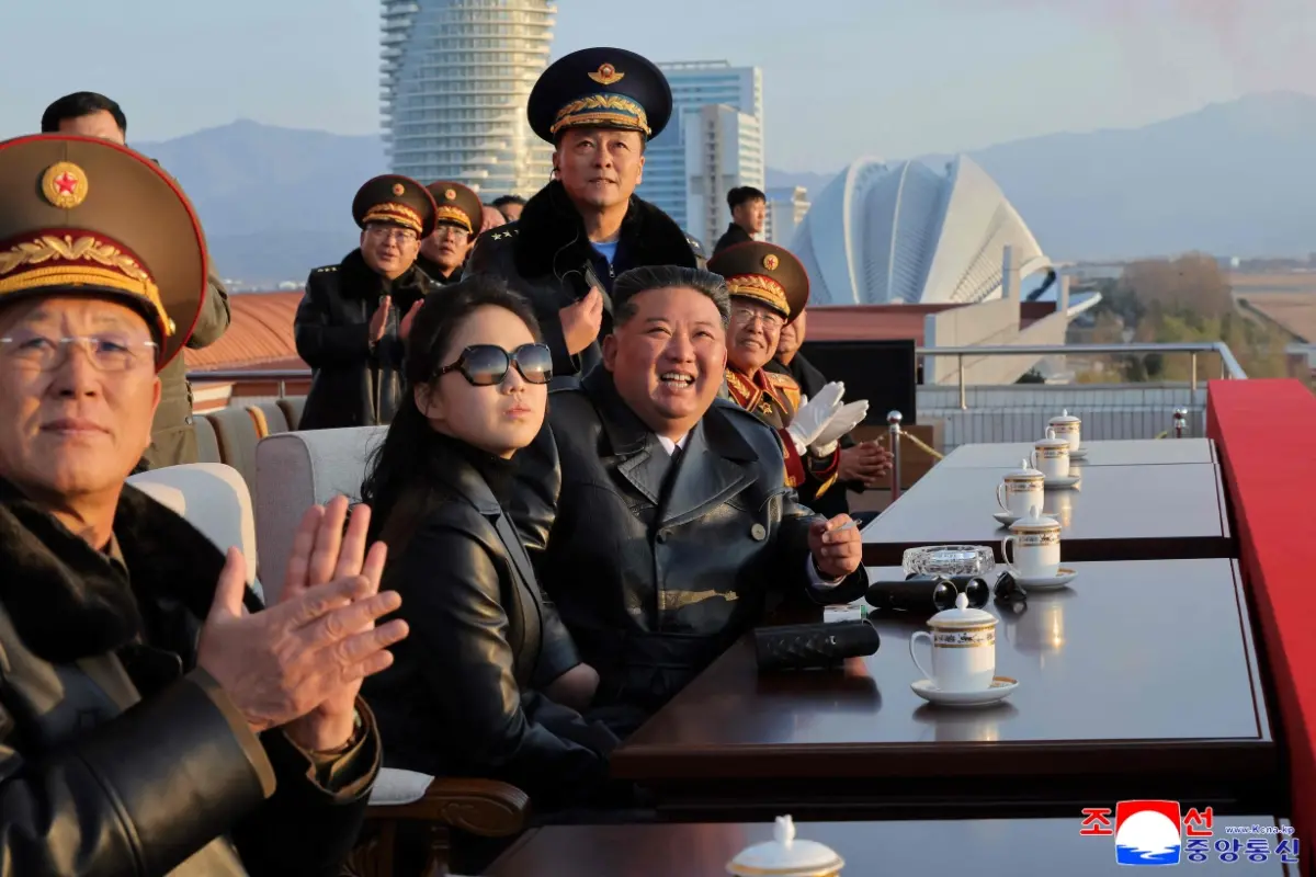 File: North Korean leader Kim Jong Un (3rd L) and his daughter Ju Ae (2nd L) watching a demonstration flight | Photo: AFP