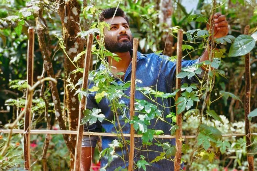 കൃഷിയും യുട്യൂബും വായനയും; കാഴ്ചപ്പാടുകൾ കൊണ്ട് വിസ്മയിപ്പിക്കുന്ന എംബിഎക്കാരനായ യുവ കർഷകൻ