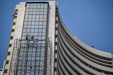 Sensex falls 1,048 points, Nifty slips 1.3% as IT and metal stocks drag markets lower
