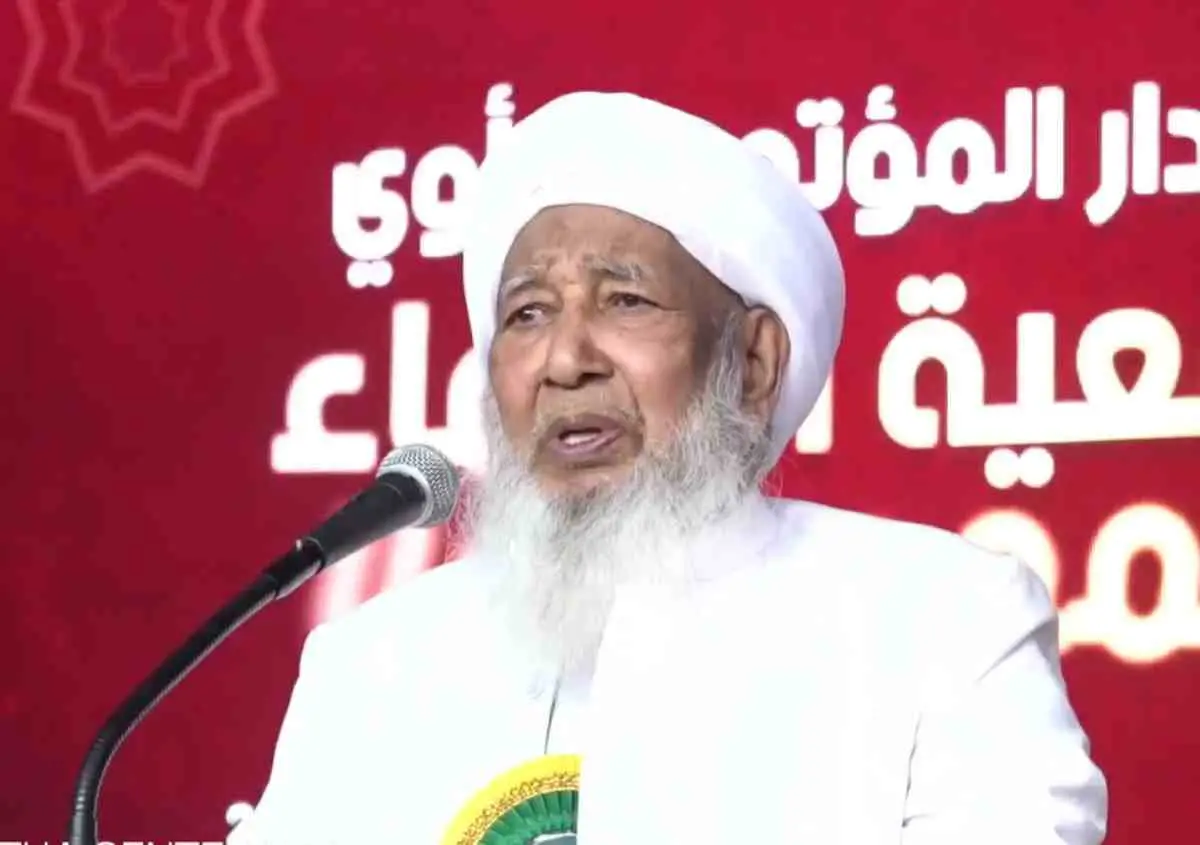 കോട്ടയ്ക്കലിൽ സമസ്ത നൂറാംവാർഷിക വിളംബര സമ്മേളനത്തിൽ സമസ്ത കേരള ജംഇയ്യത്തുൽ ഉലമ ജനറൽസെക്രട്ടറി കാന്തപുരം എ.പി. അബൂബക്കർ മുസ്‌ലിയാർ പ്രസംഗിക്കുന്നു