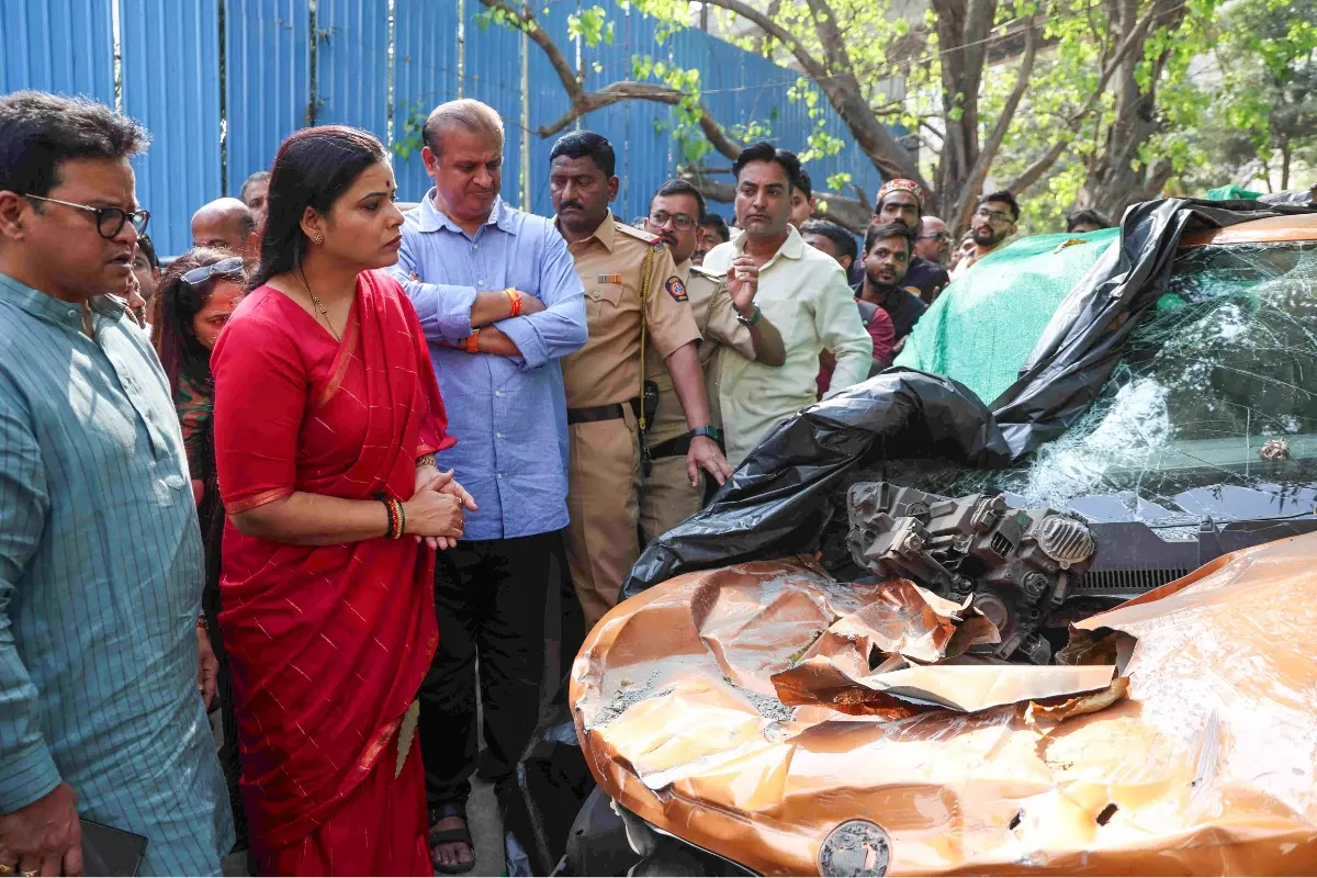 Mayor of Mumbai, Ritu Tawade, visits to inspect the damaged vehicles after a portion of a cement metro pillar collapsed during the construction work and fell onto it, at LBS Road, Mulund, in Mumbai on Saturday.| Photo: ANI