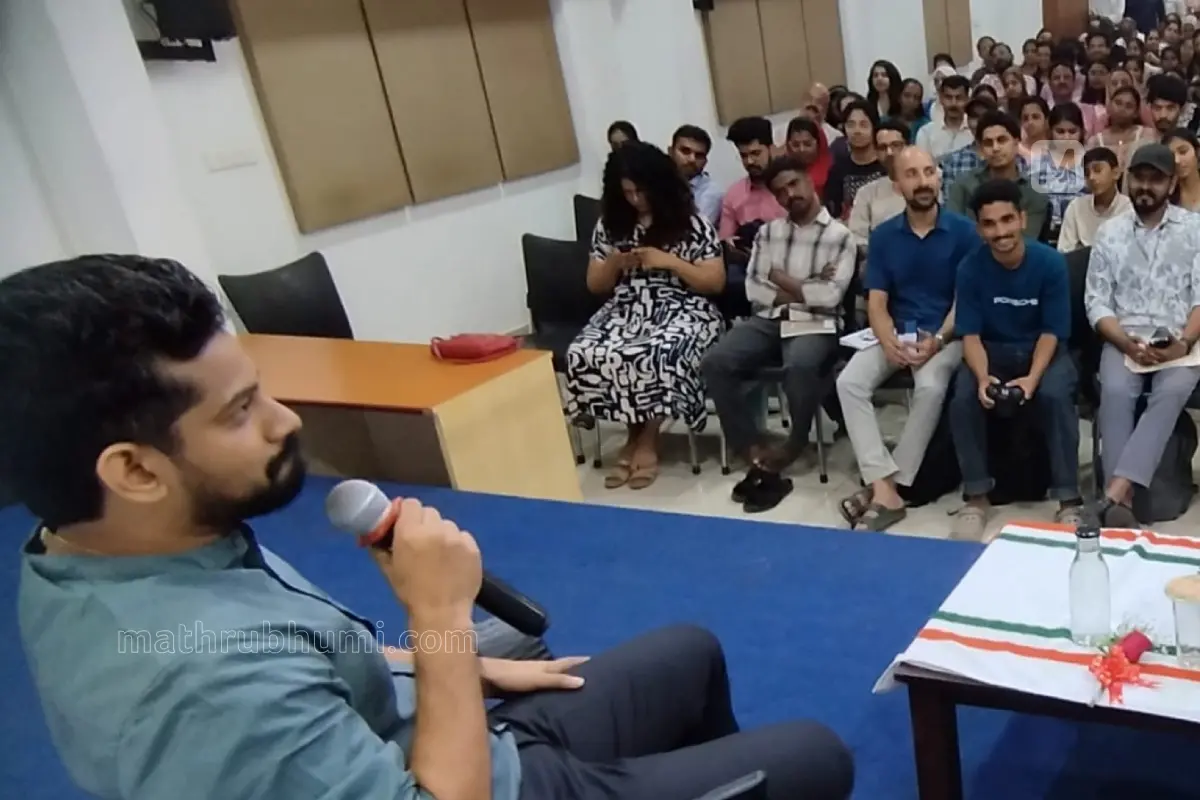 ജോസഫ് അന്നംകുട്ടി ജോസിനൊപ്പം ഒരു സായാഹ്നം പരിപാടിയില് നിന്ന്.
