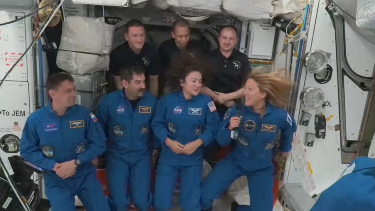 ISS returns to full crew capacity after health-related evacuation; new astronauts arrive