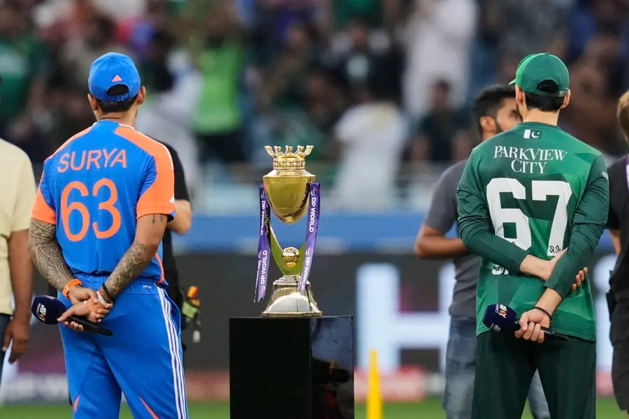 Silly 'no-handshake policy', says Sanjay Manjrekar ahead of India-Pakistan clash