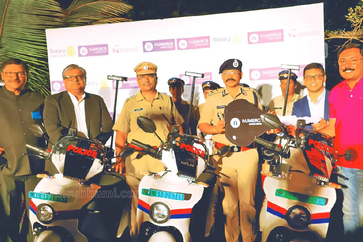 റോട്ടറി ക്ലബ് ഓഫ് കൊച്ചിൻ ഇന്റർനാഷണലുമായി സഹകരിച്ച് ന്യൂമെറോസ് മോട്ടോഴ്സ് കൊച്ചി സിറ്റി പോലീസിന് അഞ്ച് ഇലക്ട്രിക് ഇരുചക്രവാഹനങ്ങൾ കൈമാറുന്നു.