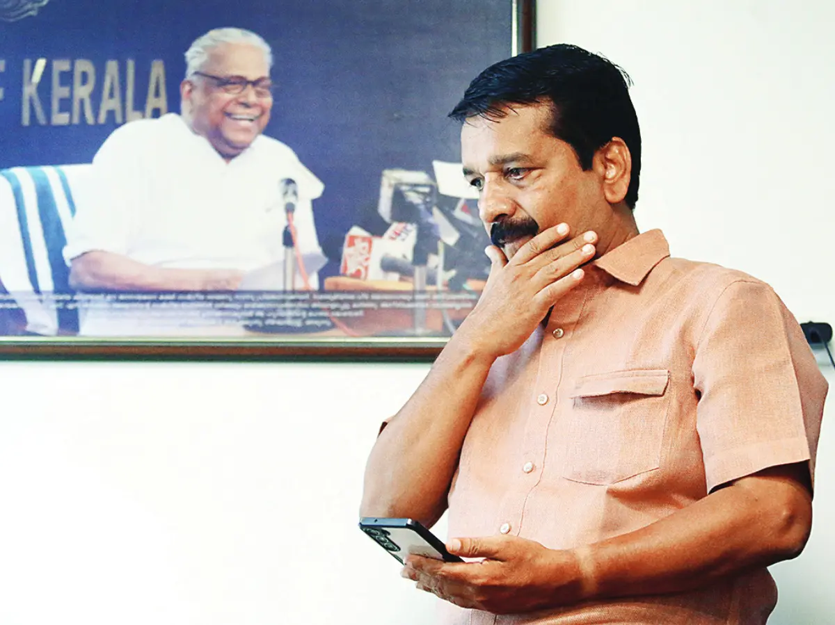 എ. സുരേഷ് പാലക്കാട്ടെ തന്റെ വീട്ടിൽ