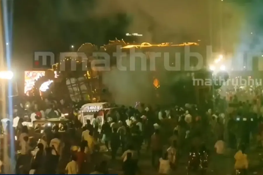 വെല്ലൂരിൽ ഉത്സവത്തിനിടെ 60 അടി ഉയരമുള്ള രഥം മറിഞ്ഞു വീണു: ഏഴുപേർക്ക് ഗുരുതര പരിക്ക്