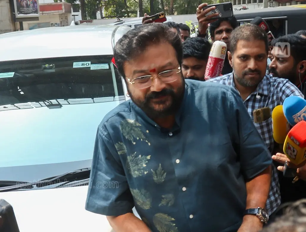 ശബരിമല സ്വർണക്കൊള്ള കേസുമായി ബന്ധപ്പെട്ട് ചോദ്യം ചെയ്യലിനായി  കൊച്ചി ഇ.ഡി ഓഫീസിലെത്തിയ  ജയറാം | Photo: mathrubhumi