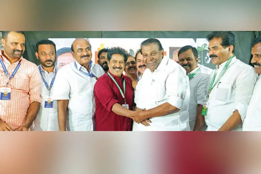 മത്സരസാധ്യത തള്ളാതെ പ്രേംകുമാർ, മനസ്സു തുറക്കാതെ ജയൻ ചേർത്തല; ‘വിസ്മയ’മുണ്ടാവുമെന്ന് കോൺഗ്രസ്