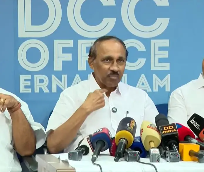 കെ.ബാബു പത്രസമ്മേളനത്തിൽ