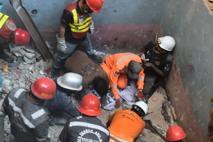 16 dead as gas blast tears through Karachi apartment building