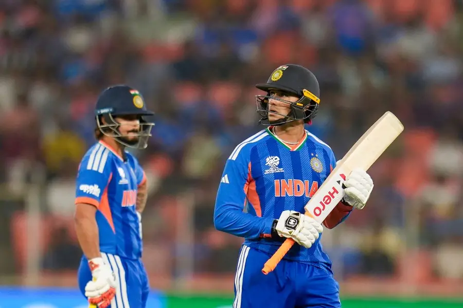 'Play smart, take a single and get off the mark': Gavaskar to Abhishek