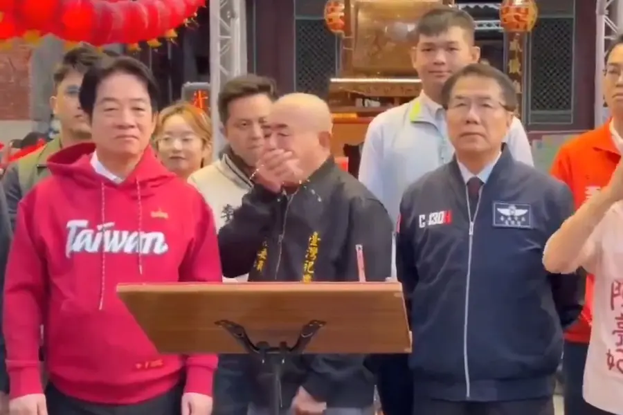 Viral video shows priest falling ill, vomiting on Taiwan President Lai at temple event | WATCH