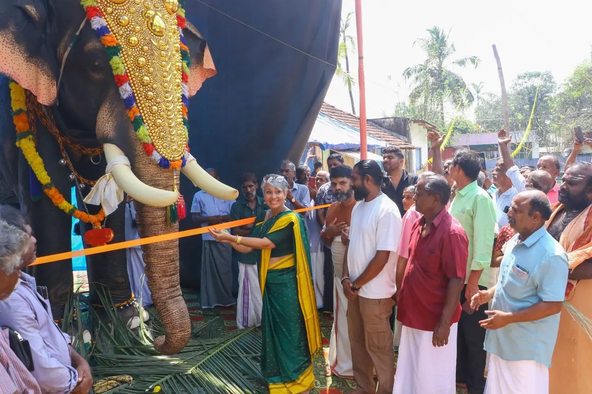 Sangita Iyer, Founder and Managing Director of Voices for Asian Elephants Society (VFAES) launching Neelamkulangara Vishnudasan at Panavally Neelamkulangara Sree Narayana Vilasam Sree Maha Vishnu Kshethram
