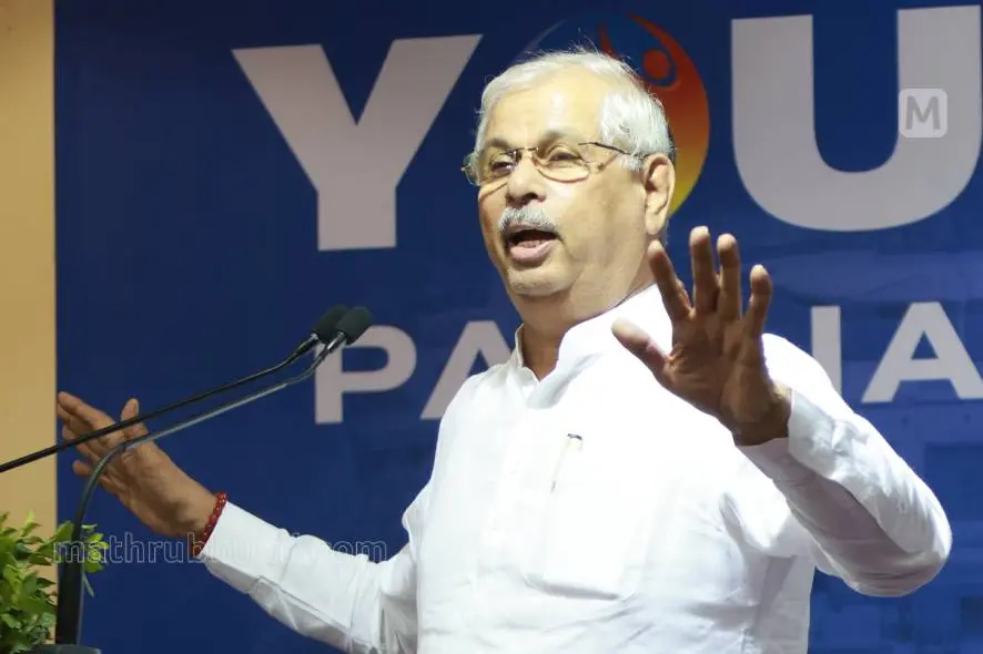 സർവകലാശാലകളിൽ വിദ്യാർഥി രാഷ്ട്രീയം നിയന്ത്രിക്കണമെന്ന് ഗവർണർ