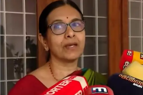 അത് കത്രികയല്ല, വയറ്റിൽ കുടുങ്ങിയാലും ഒന്നും പറ്റില്ല, ശസ്ത്രക്രിയ നടത്തിയത് ഞാനല്ല- ഡോ.ലളിതാംബിക