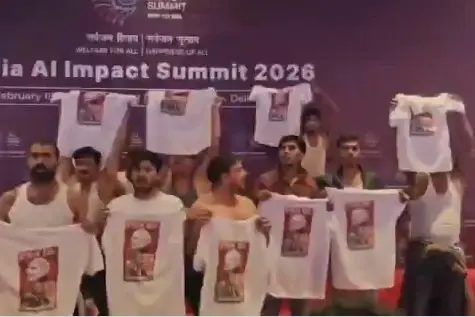 എഐ ഉച്ചകോടിയിൽ ഷർട്ട് ഊരി യൂത്ത് കോൺഗ്രസ് പ്രതിഷേധം
