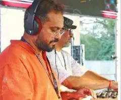 ബോൾഗാട്ടിയിൽ നടക്കുന്ന കപ്പ കൾച്ചറിൽ ഹംസ റഹിംതുലയും ഉന്നായനയും അവതരിപ്പിച്ച സംഗീത പരിപാടി
