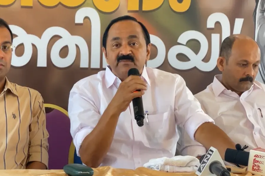 റീത്ത് വെക്കലും മന്ത്രിമാരുടെ വീട്ടിൽ കയറുന്നതും ഞങ്ങളുടെ രീതിയല്ല; യൂത്ത് കോൺഗ്രസിനെ തള്ളി സതീശൻ