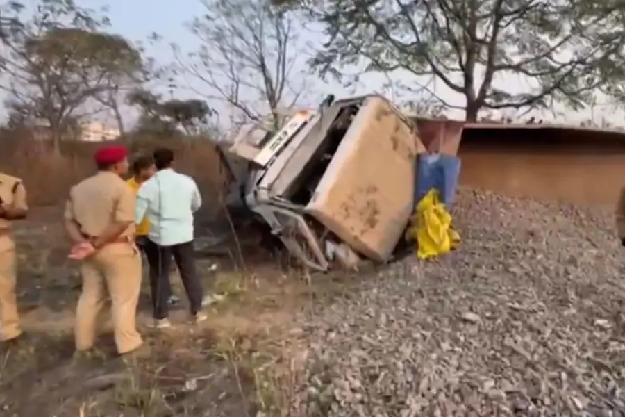 5 police personnel killed after speeding trailer rams patrol vehicle in Odisha; 3 critical