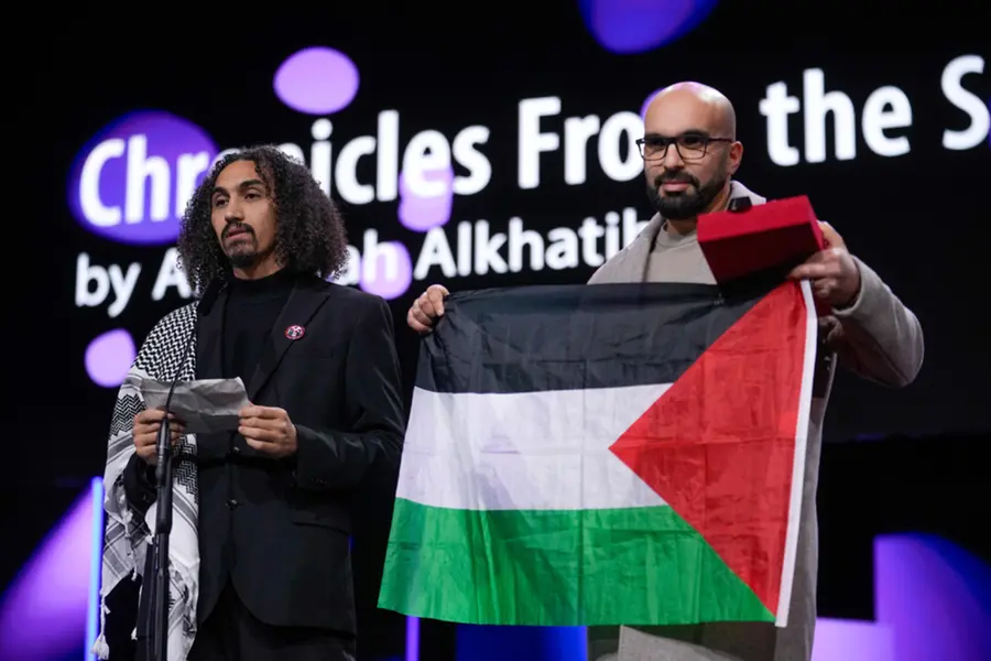 Director Abdullah Al-Khatib wearing a Keffiyeh on the Berlinale stage while delivering a speech on Palestine and Gaza.