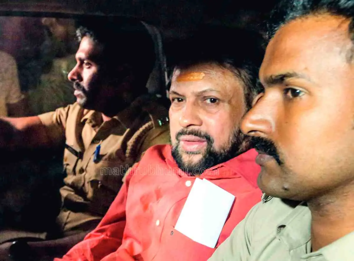 തന്ത്രി കണ്ഠര് രാജീവര് കസ്റ്റഡിയിലായിരുന്നപ്പോള്‍ |ഫോട്ടോ:മാതൃഭൂമി