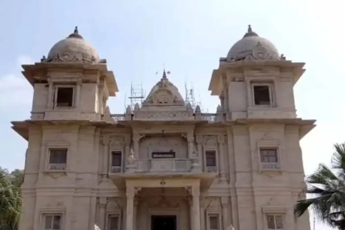 The Vishnu temple inside the Amma Maharaj Chhatri Complex in Gwalior, where idols and पूजा valuables were reportedly stolen.