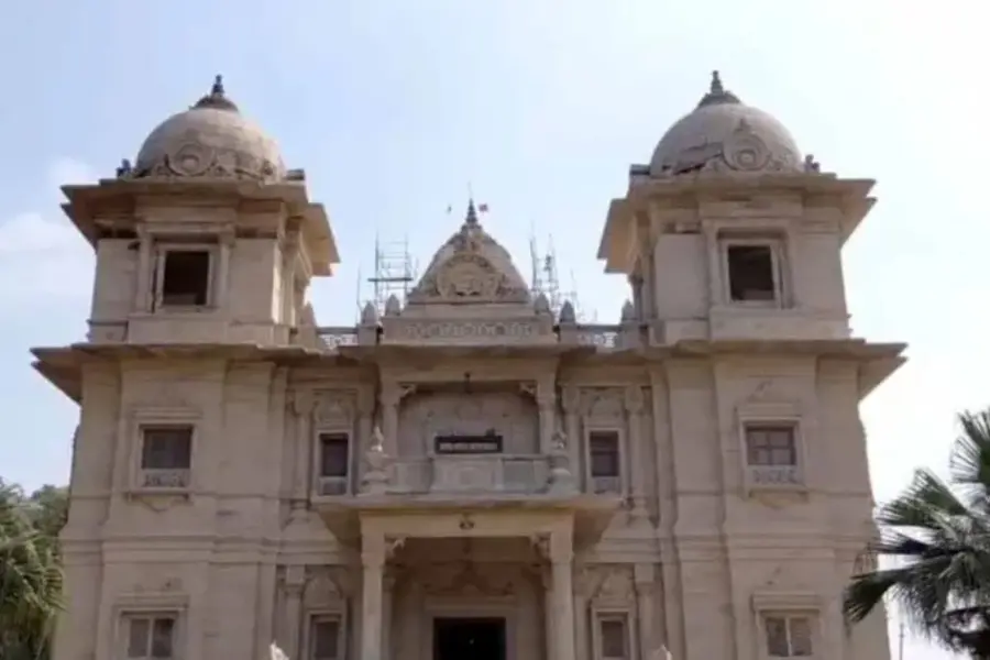 Amma Maharaj Chhatri Complex.jpg
