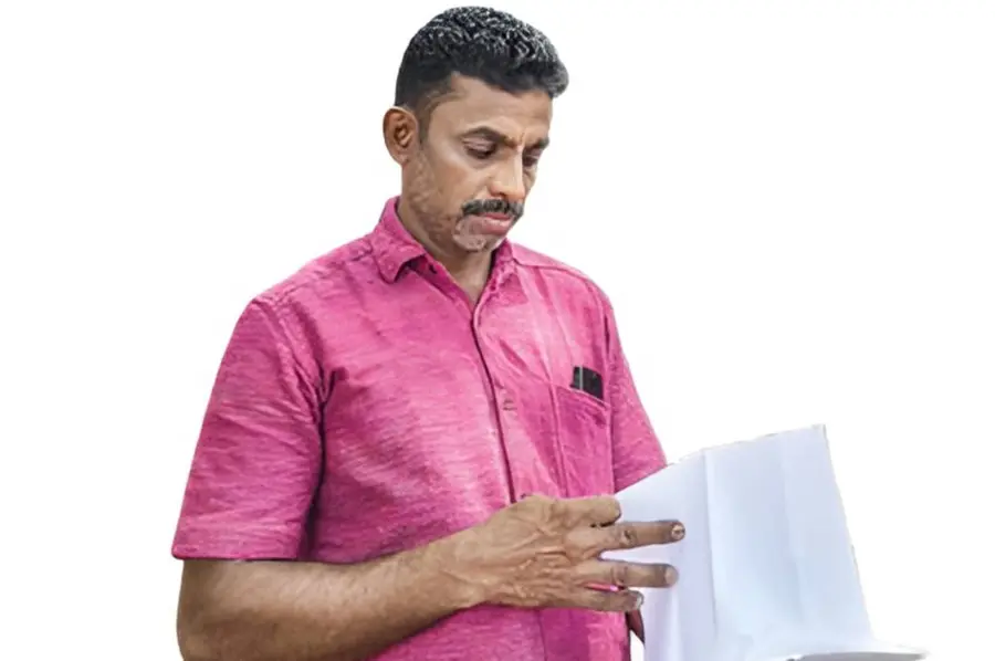 പോലീസ് വെരിഫിക്കേഷനിൽ ആളുമാറി; യാത്രമുടങ്ങിയത് രണ്ടുവട്ടം, പ്രതിസന്ധിയിൽ ശ്രീനിവാസന്റെ പ്രവാസസ്വപ്നം