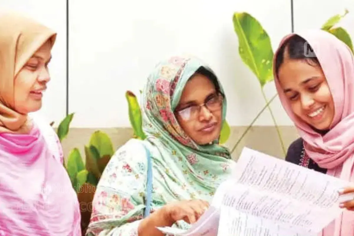 After completing the exam at Manjeri Government Boys HSS centre, Sajna, her sister Rajula, and her daughter Fathima Shrin discussed and analysed the question paper