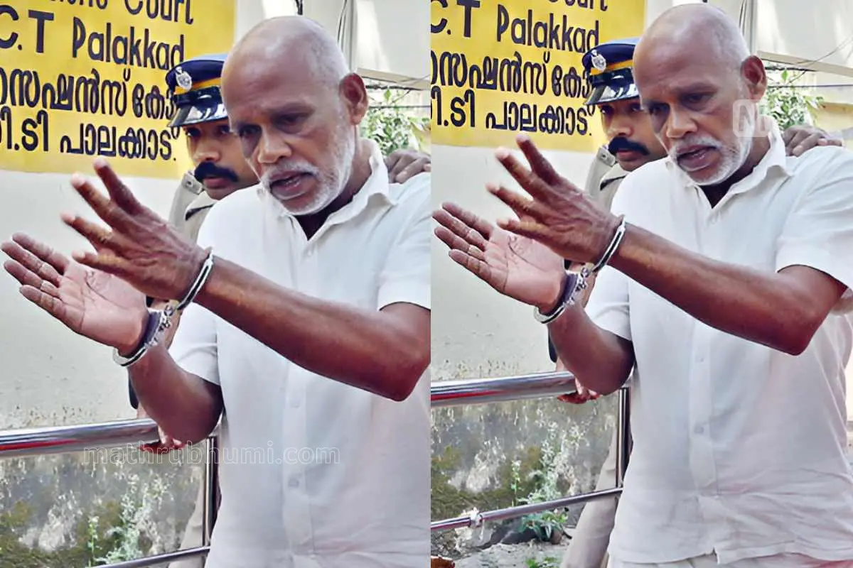 നെന്മാറ ഇരട്ടക്കൊലക്കേസ് പ്രതി ചെന്താമരയെ വിചാരണയ്ക്കായി പാലക്കാട് ജില്ലാ അഡീഷണൽ സെഷൻസ് കോടതി-നാലിൽ എത്തിച്ചപ്പോൾ. ദൃശ്യം പകർത്താൻ ശ്രമിക്കുന്ന മാധ്യമ ഫോട്ടോഗ്രാഫർമാരോട് ചെന്താമര കയർക്കുന്നതുകാണാം