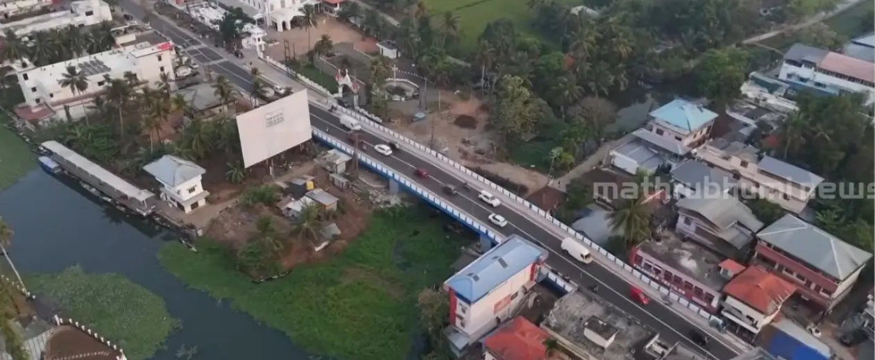 കോണത്താറ്റ് പാലം | Photo Mathrubhumi News Screengrab
