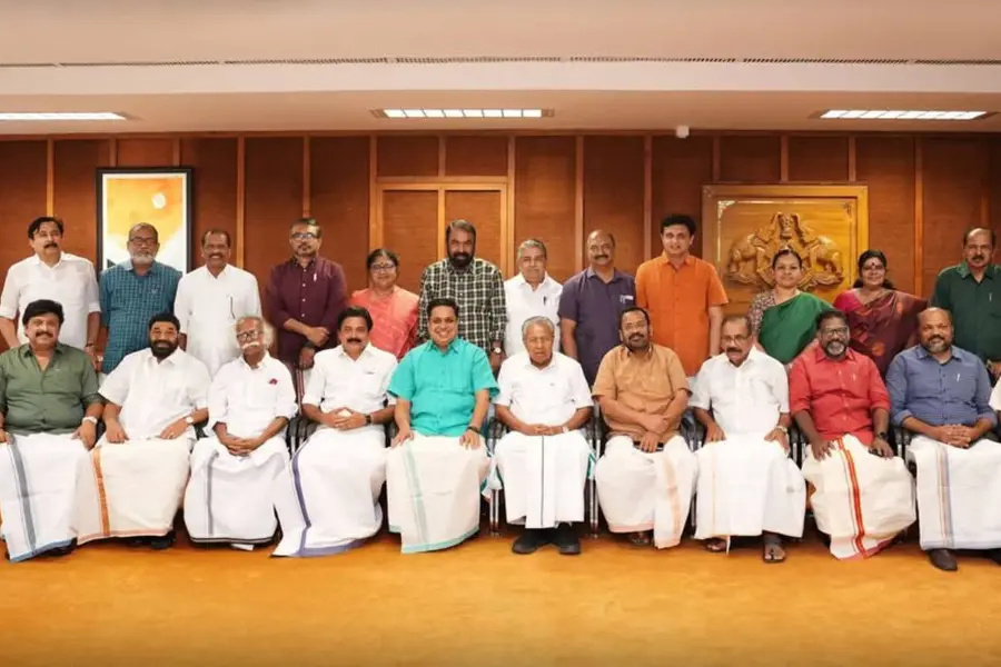 നിയമസഭാ സമ്മേളനത്തിന്റെ അവസാന ദിവസം സഹമന്ത്രിമാർക്കൊപ്പമുള്ള ചിത്രം പങ്കുവെച്ച് ഗണേഷ് കുമാർ