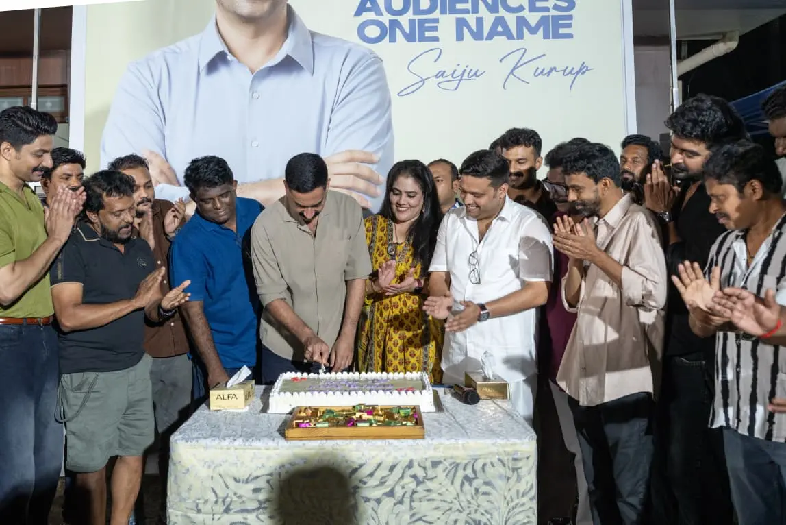Saiju Kurup celebrates 20 years in cinema with a cake-cutting ceremony on the sets of `Aaram`