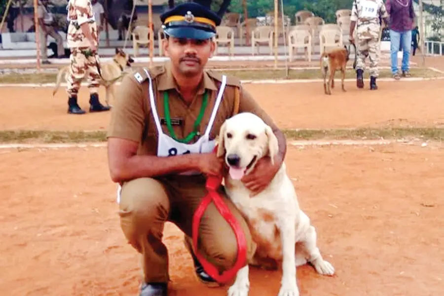 ഇഴപിരിയാത്ത കൂട്ടുകെട്ട്; കേരള പോലീസിലെ ആദ്യ നർകോട്ടിക് ഡോഗ് ബ്രൂസിന് ഇനി രഞ്ജിത്തിന്റെ തണൽ