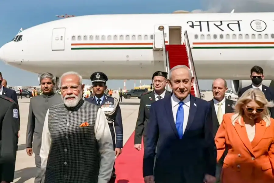 Prime Minister Narendra Modi being welcomed by his Israeli counterpart Benjamin Netanyahu and his wife Sara Netanyahu