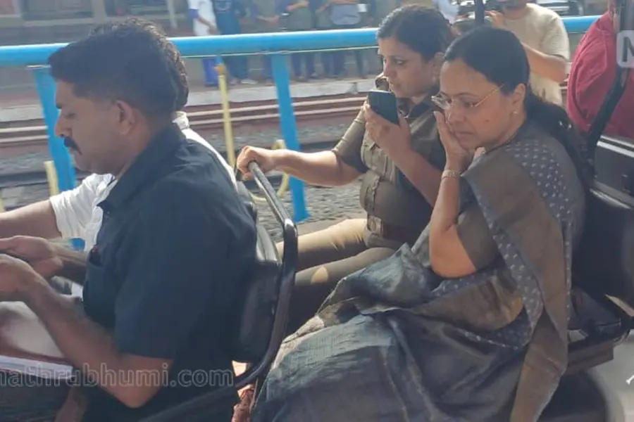 റെയിൽവേസ്റ്റേഷൻ ക്യാമറകളിൽ മന്ത്രിയെ ആക്രമിക്കുന്ന ദൃശ്യങ്ങളില്ല; വീണാ ജോർജിന് ഇന്ന് വിദഗ്ധ പരിശോധന