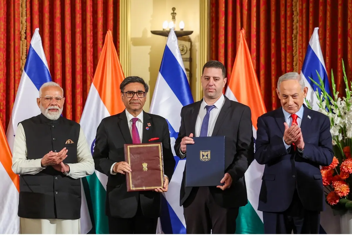 Prime Minister Narendra Modi and Foreign Secretary Vikram Misri with Israeli Prime Minister Benjamin Netanyahu and others during the exchanging of an MoU at the joint press meet, in Jerusalem. | Photo: PTI