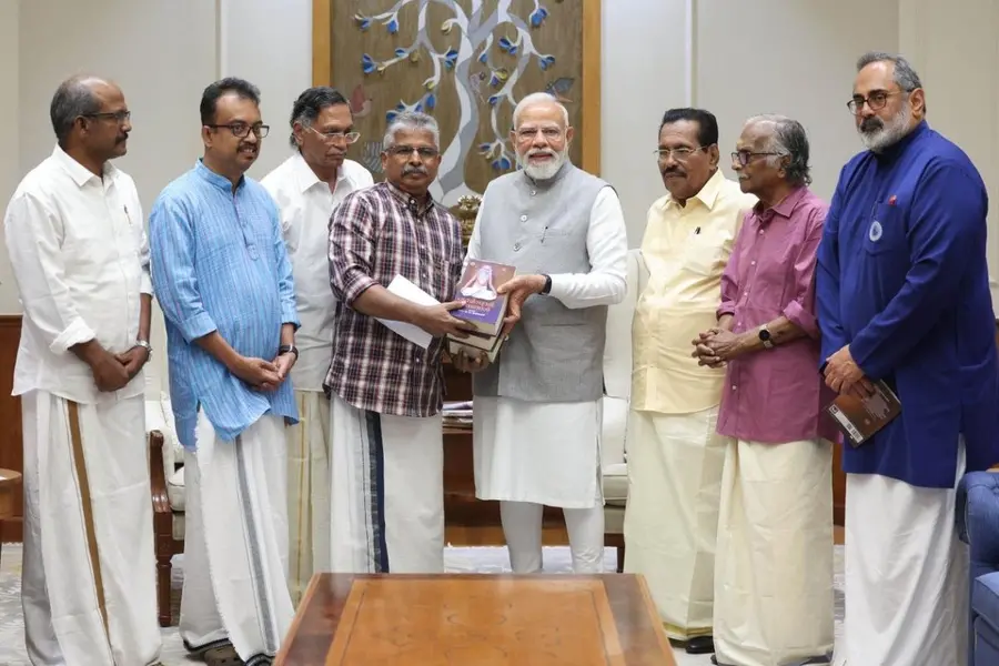 PM Modi with eminent Malayali litterateurs