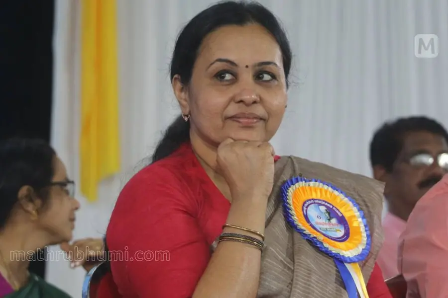 തിരുവനന്തപുരത്തേക്ക് പുറപ്പെട്ട വീണാജോർജ് എവിടെയെന്ന് പകൽ മുഴുവൻ അഭ്യൂഹം; രാത്രിയിൽ പത്രക്കുറിപ്പ്