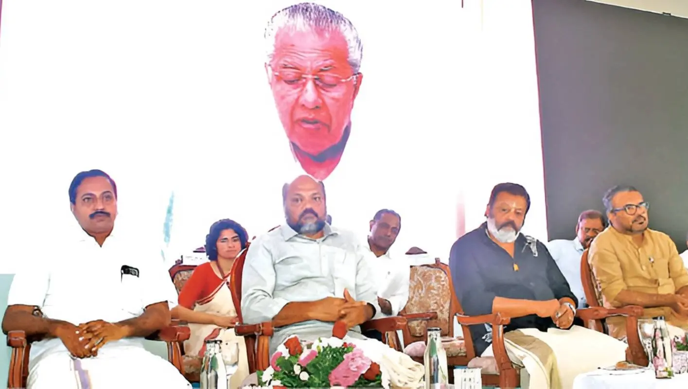 ബ്രഹ്മപുരത്ത് ബി.പി.സി.എൽ. നിർമിച്ച കംപ്രസ്ഡ് ബയോഗ്യാസ് പ്ളാൻറ് മുഖ്യമന്ത്രി പിണറായി വിജയൻ ഓൺലൈനായി ഉദ്ഘാടനം ചെയ്യുന്നു