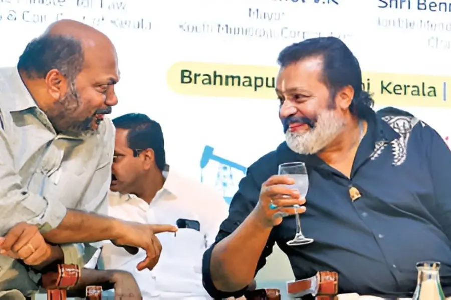 കൈയടി ചോദിച്ചുവാങ്ങി സുരേഷ് ഗോപി; ബ്രഹ്മപുരത്തെ പ്ലാൻറിൻ്റെ ‘ക്രെഡിറ്റിൽ’ തർക്കം