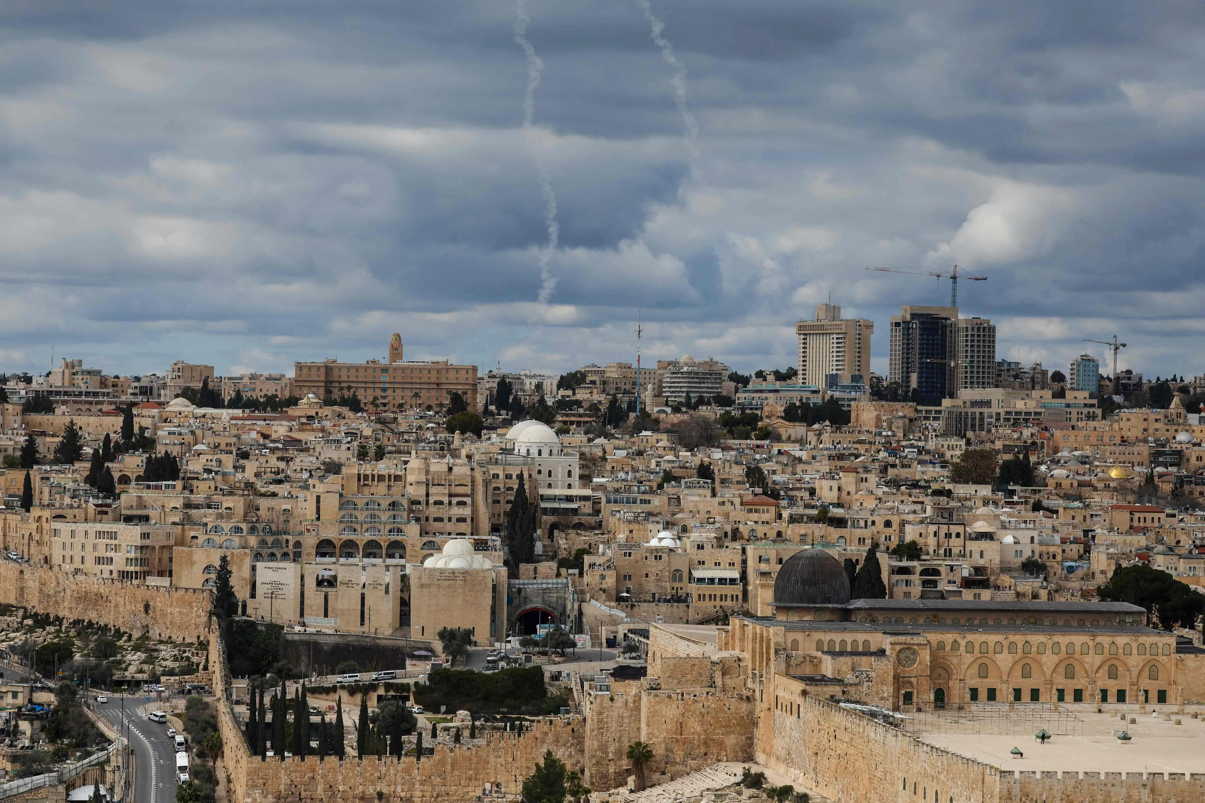 Rocket trail from Israel's Iron Dome missile defence system is seen over the skies of Jerusalem | Photo: AFP