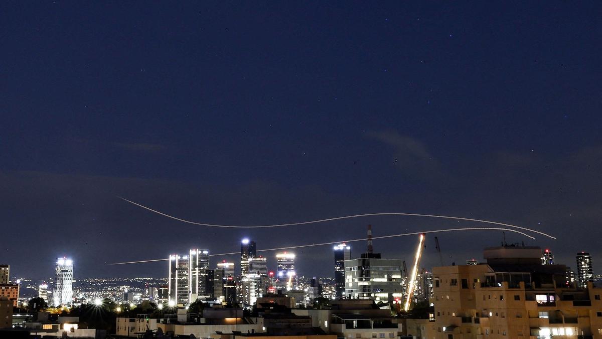 Israeli army launches fresh strikes on central Iran