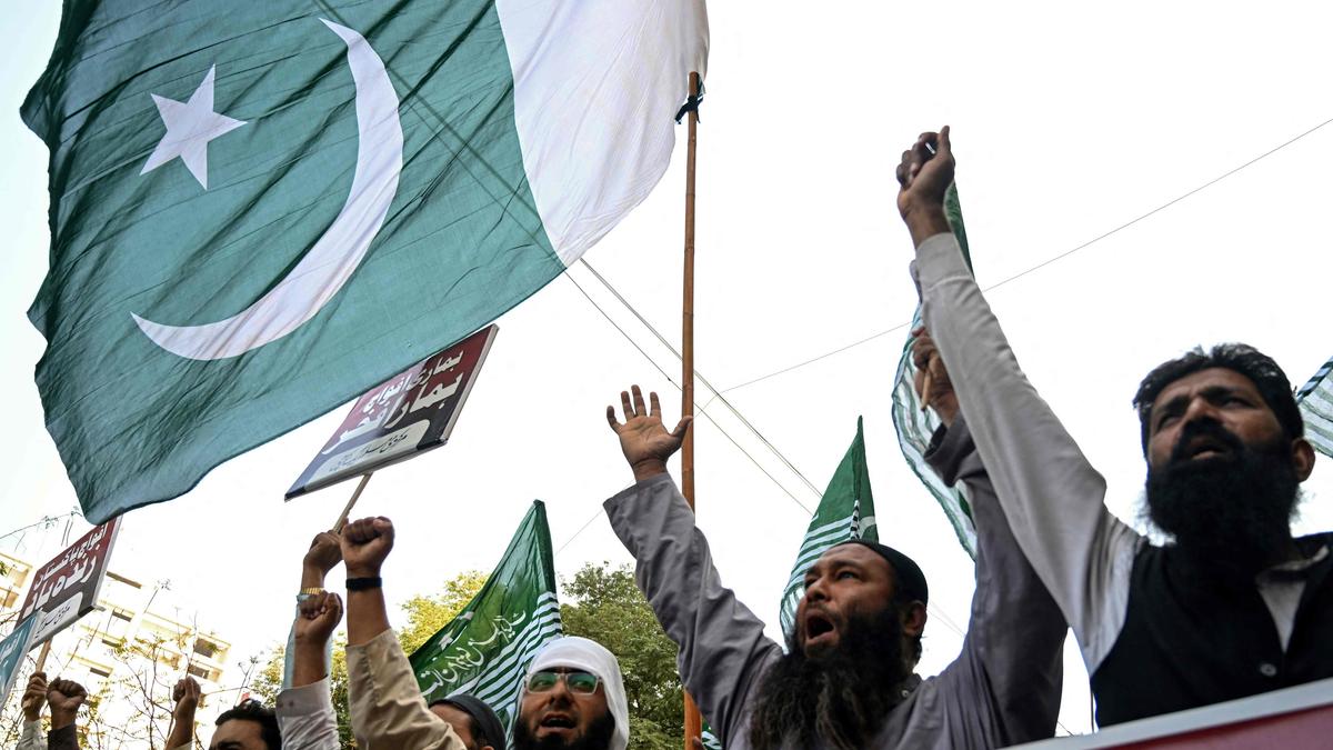 Explosion and heavy gunfire reported in Kabul as Afghanistan–Pakistan border conflict escalates