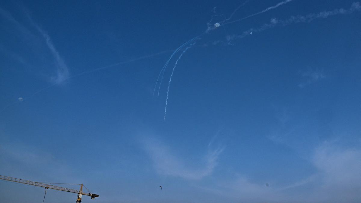 Gulf states walk a tightrope amid US-Israel attacks Iran