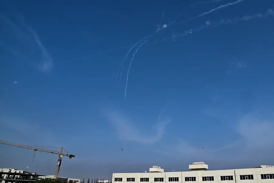 Gulf states walk a tightrope amid US-Israel attacks Iran
