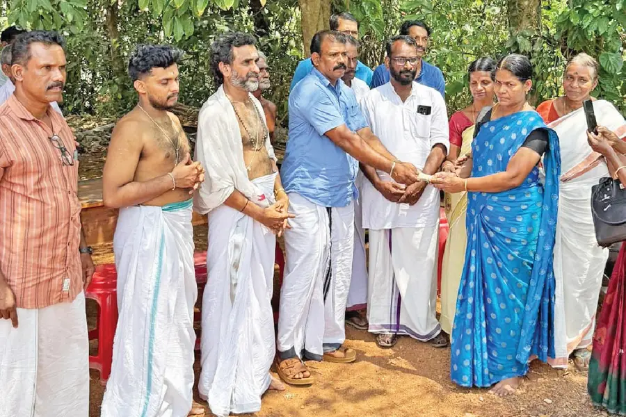 മലപ്പുറത്തെ ക്ഷേത്രത്തിൽ പൂജാ ചലഞ്ച്; യുവാവിന്റെ ചികിത്സയ്ക്കായി കൈമാറിയത് 25,000 രൂപ
